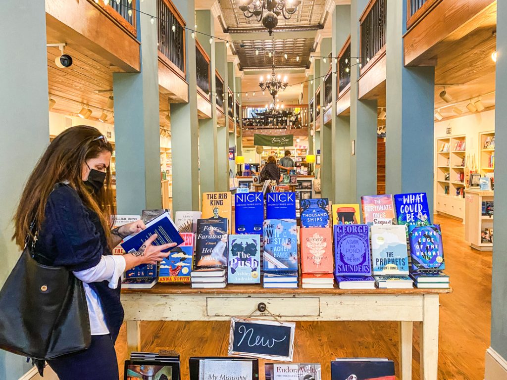 Turnrow Books 360 ATL Traveler